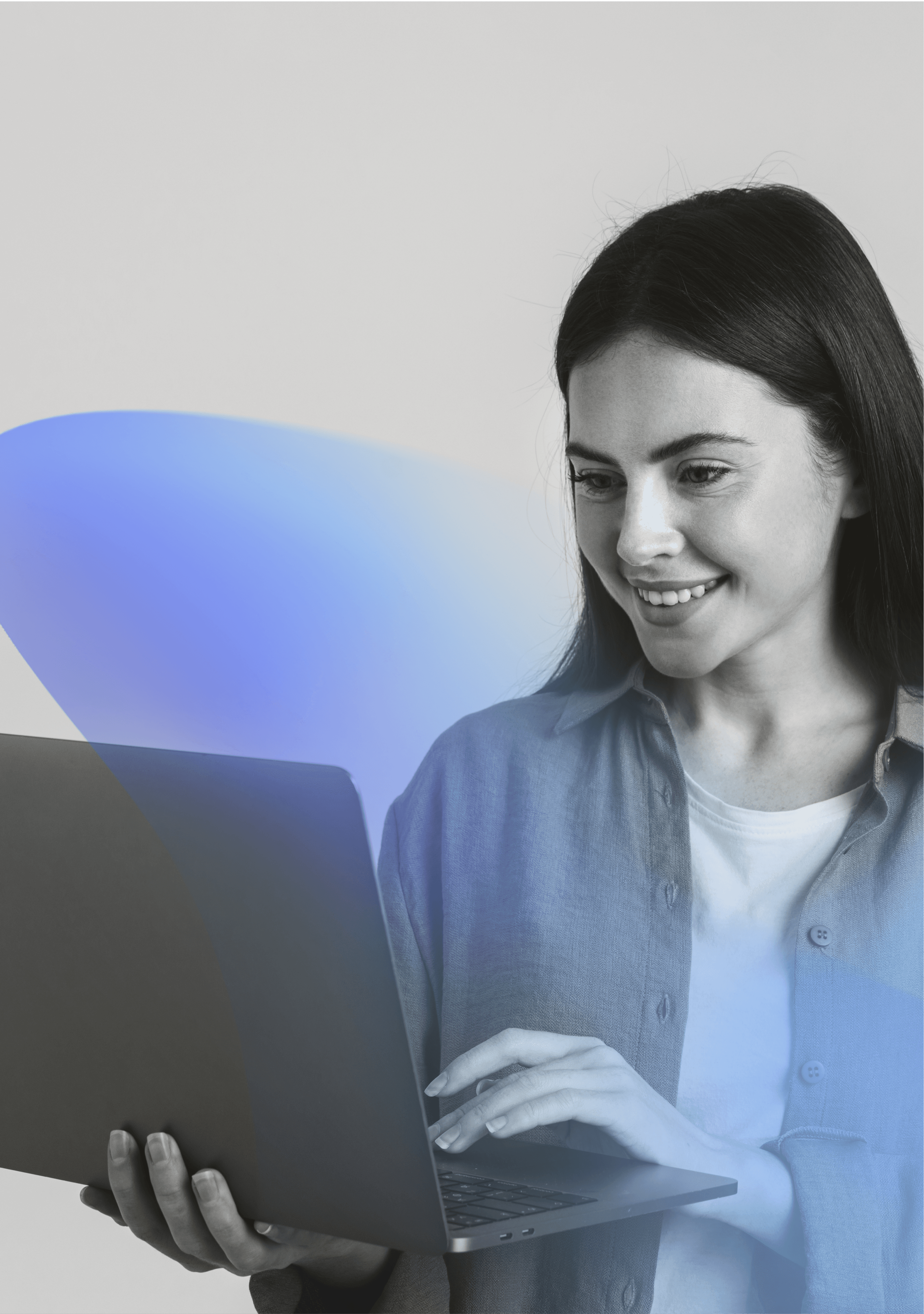 mujer usando ordenador