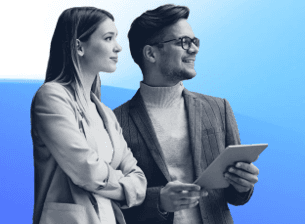 dos personas en blanco y negro